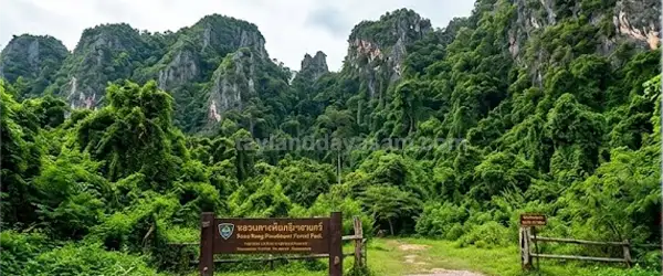 Khao Nang Phanthurat: Dağ sırtları ve parkın doğal girişi.
