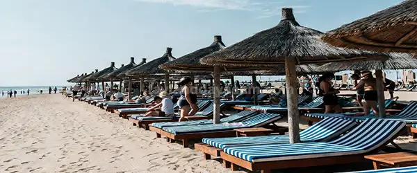 Cha Am Sahilde Şezlong Ve Kumsal Görünümü