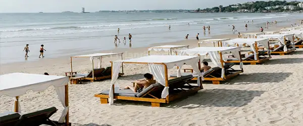 Cha Am Sahilde Şezlong Ve Kumsal Görünümü